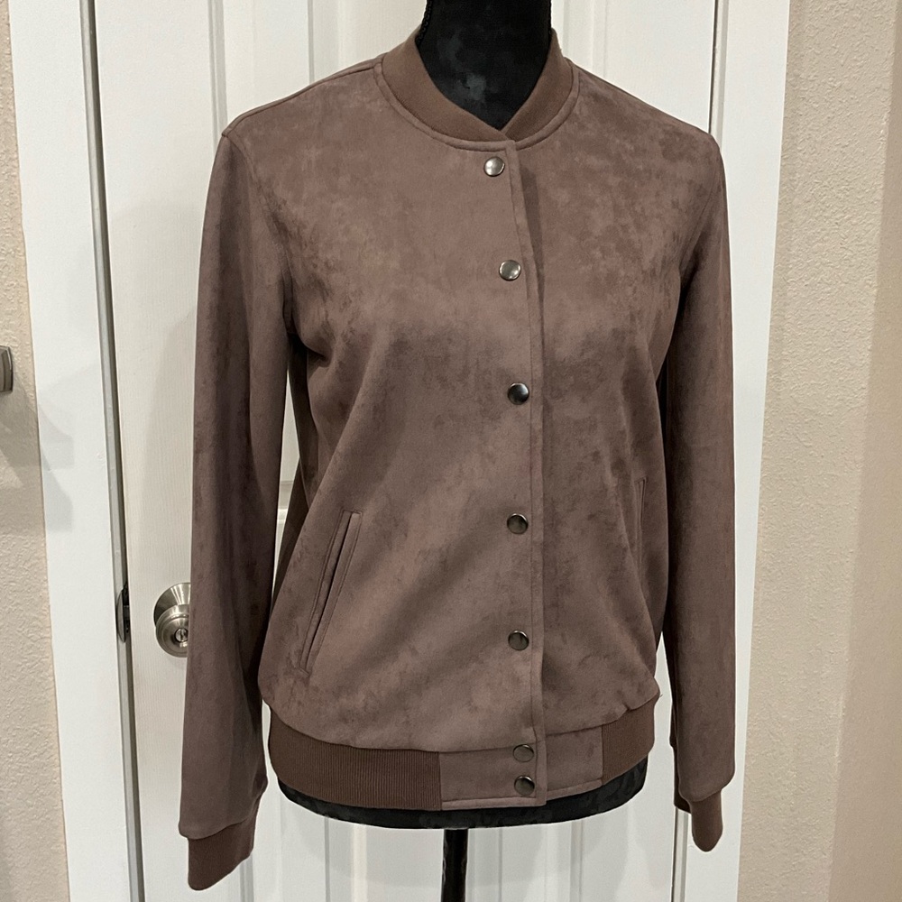 ALYTHEA VERY VERSATILE MEDIUM BROWN BOMBER STYLE SNAP FRONT JACKET. Size Small